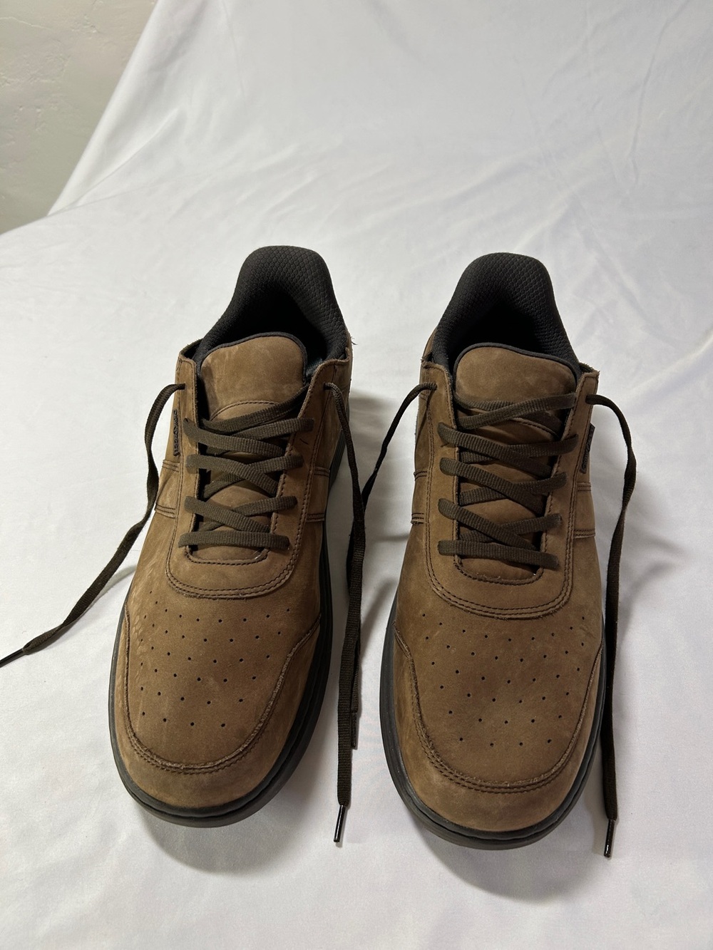 Men's Orthofeet Lace-Up Sneakers in Brown Suede